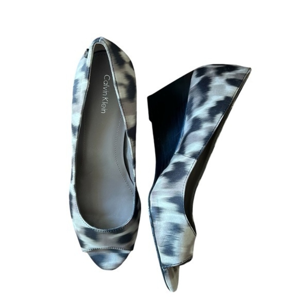 Calvin Klein‎ Shelley Peep Toe Wedges Heels Shoes Neutral Animal Print Size 8.5